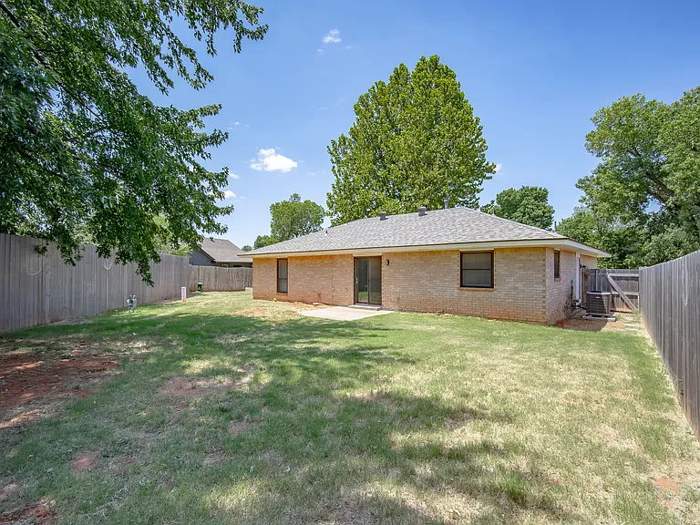 630 S Heights Dr — Photo 17
