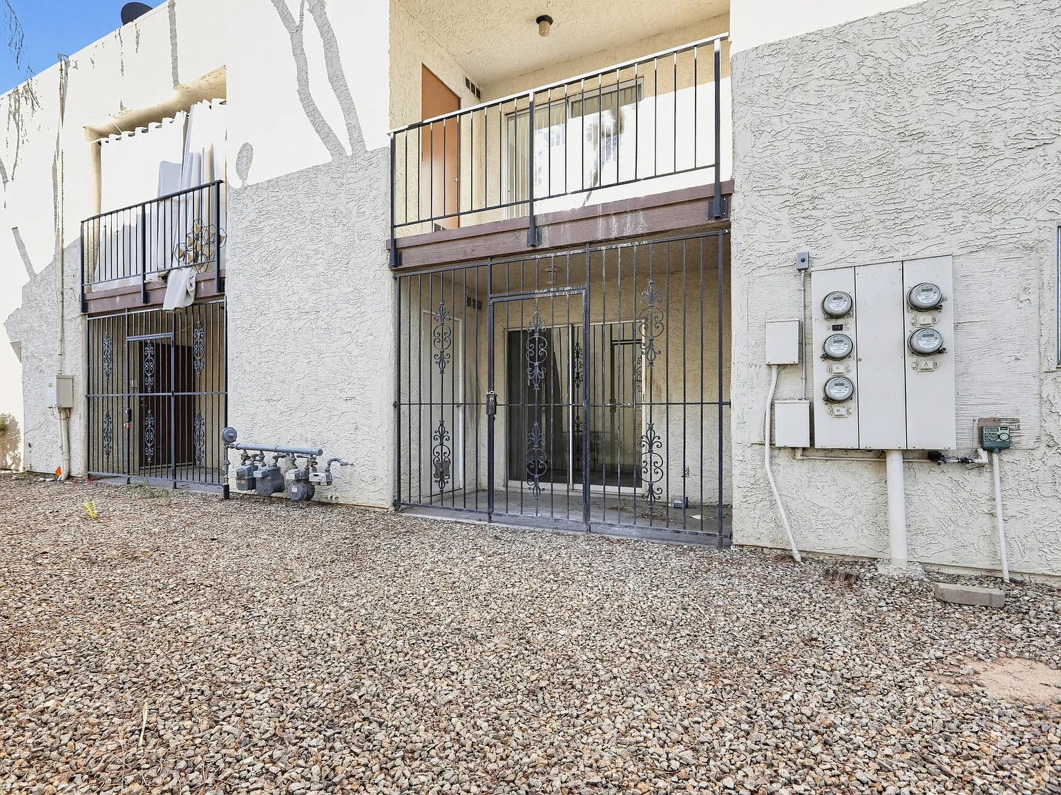 4451 Rich Dr — Photo 2