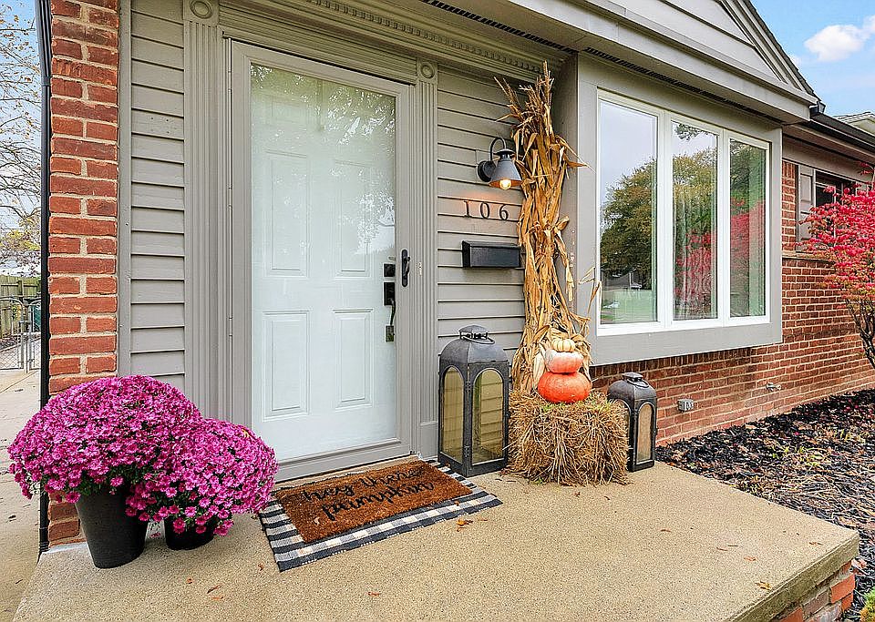 2nd image of 106 W Sunnybrook Dr