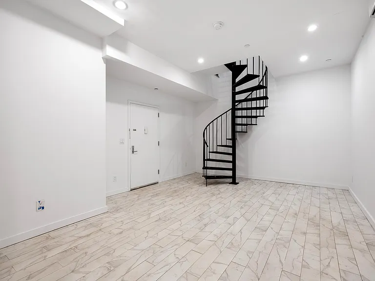453 Irving Ave #1D — Photo 8
