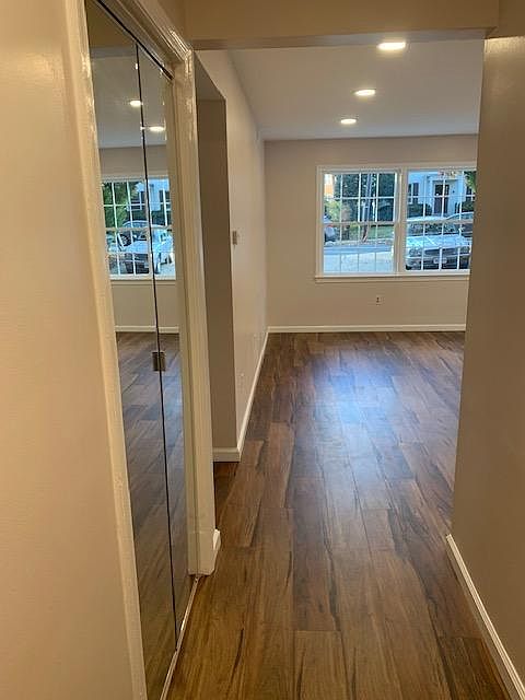 Entry hall to the apt