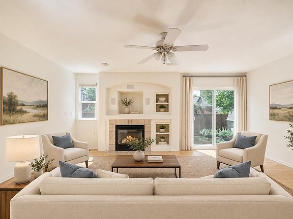 3rd image of 302 Sanders Cir