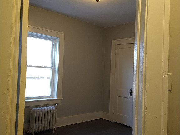 2nd image of 1076 Jefferson Ave #3