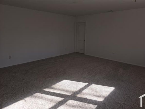 55 Emerald Ct FLOOR 2