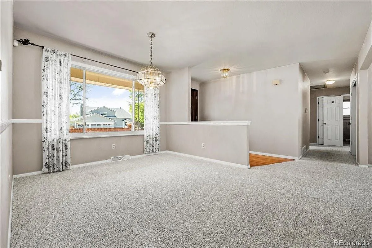 5 bed, 2937 sqft, $3,000 — Photo 3