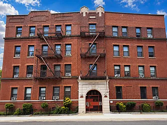 31-14 Crescent Street