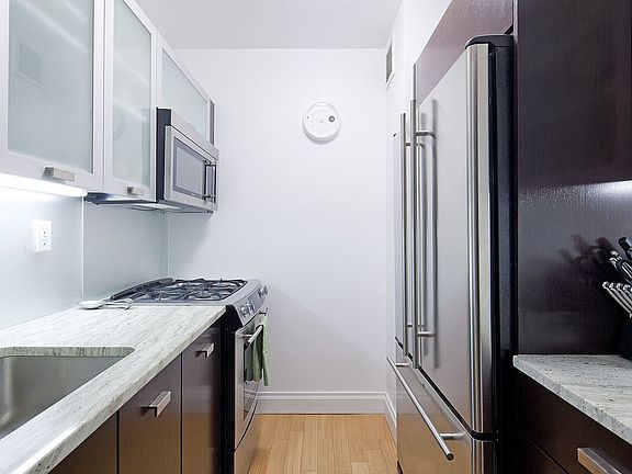 5th image of 212 E 47th St APT 16G