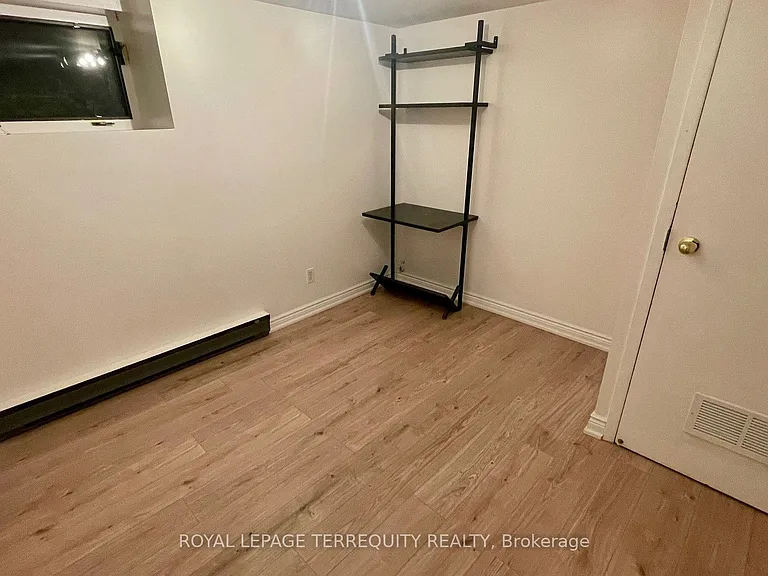 150 Albany Ave #BASEMENT — Photo 3