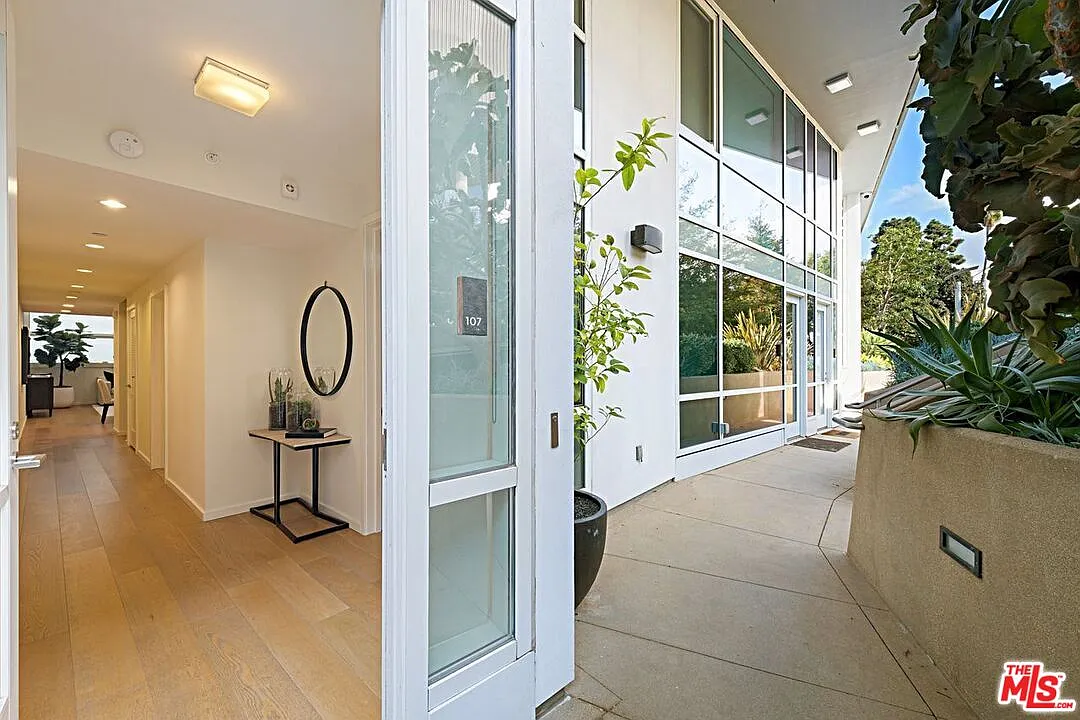 2 bed, 2.0 bath, 1439 sqft, $6,000 — Photo 1