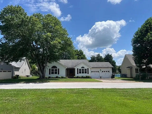 169 Willow Creek Dr — Photo 3