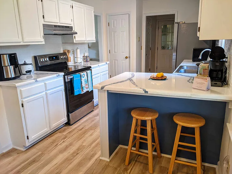 6415 Strawfield Dr — Photo 15