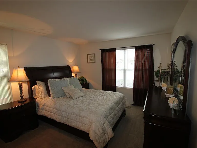 Eaglerock Village Apartments — Photo 36