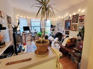 923 W Waveland Ave #1, Chicago, IL 60613