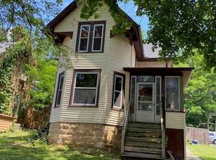 20 N 5th St, Savanna, IL 61074