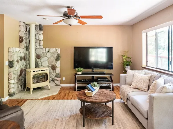 12290 Francis Dr, Grass Valley, CA 95949