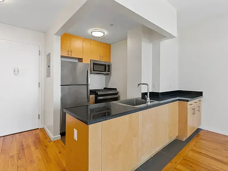 34-46 Vernon Blvd #E300 — Photo 8
