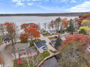 224 W Lake Dr, Cadillac, MI 49601