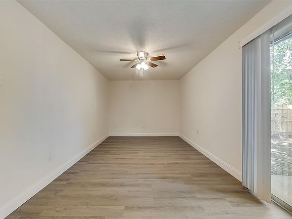 3rd image of 1049 Eastwood Dr