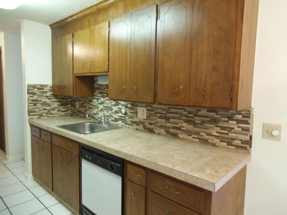Full kitchen with dishwasher