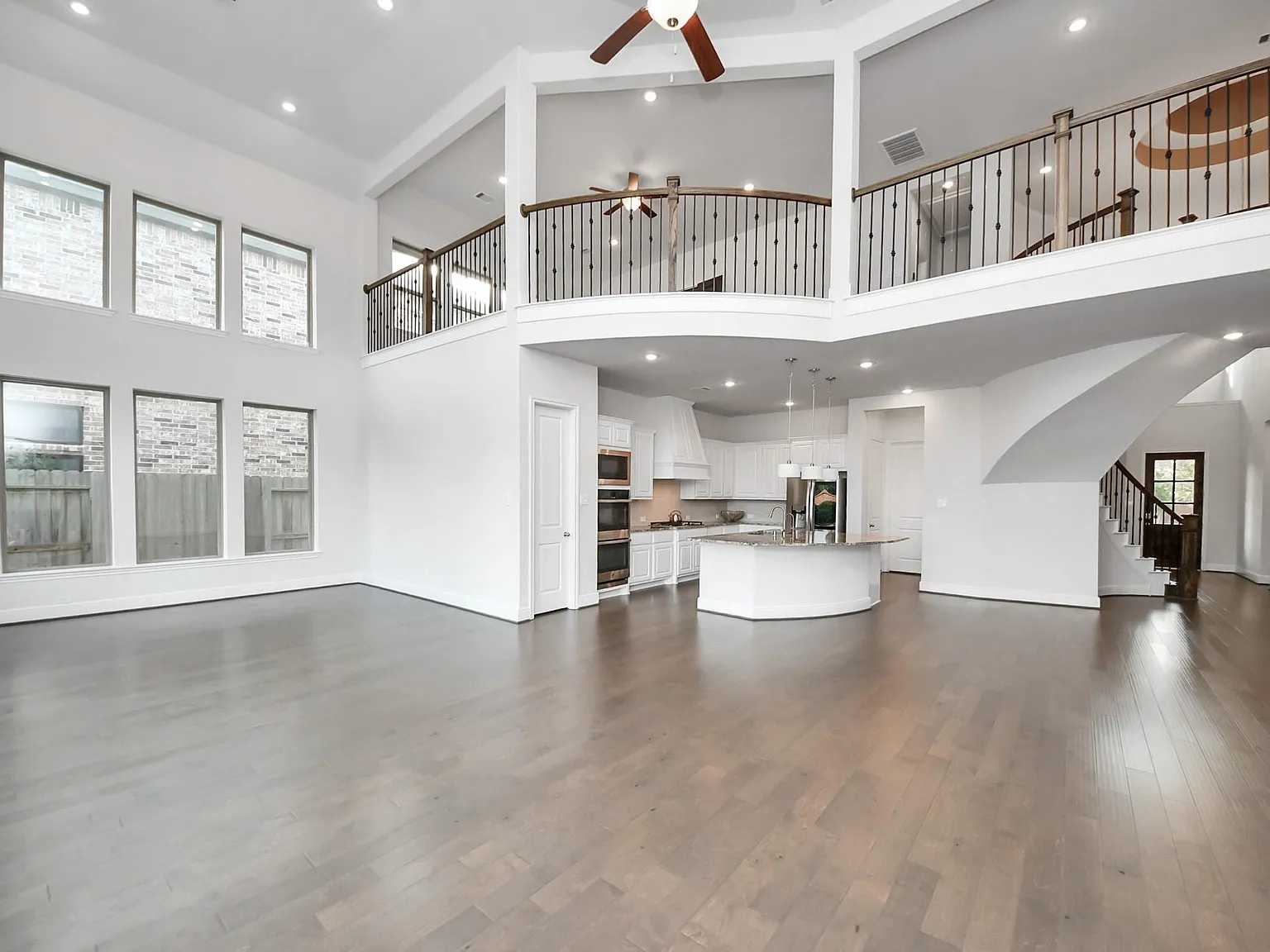 4 bed, 4.5 bath, 3722 sqft, $4,000 — Photo 1