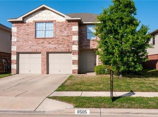 8505 Star Thistle Dr, Fort Worth, TX 76179