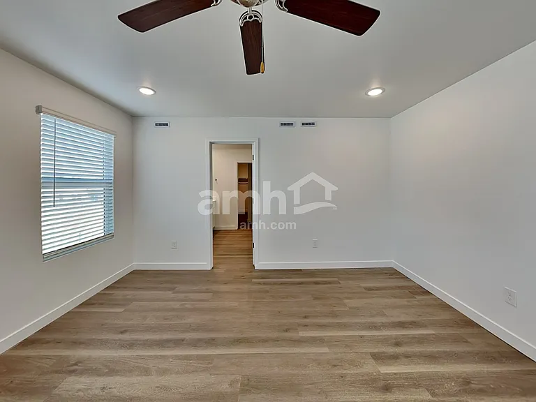 18480 W Cottontail Ln — Photo 10