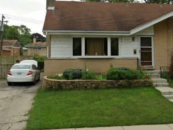7125 W Greenleaf St, Niles, IL 60714