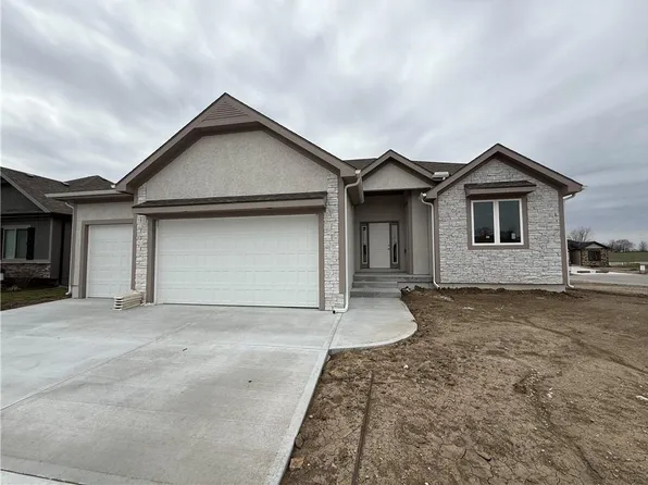 12800 S Foxborough Ct, Lees Summit, MO 64086