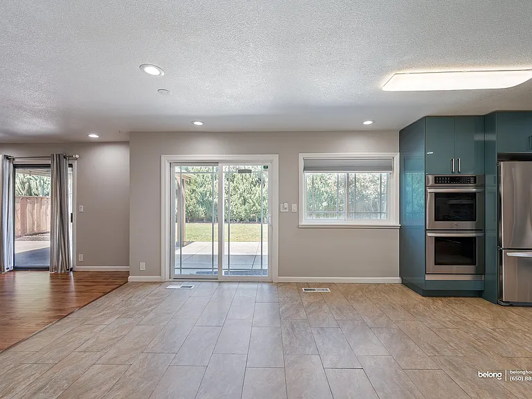 3661 Slopeview Dr — Photo 25