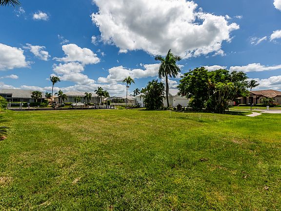 3rd image of 360 Cottage Ct