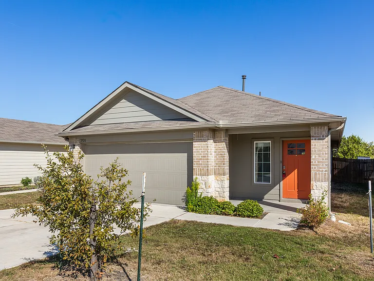 2920 Tweedy Trl — Photo 24