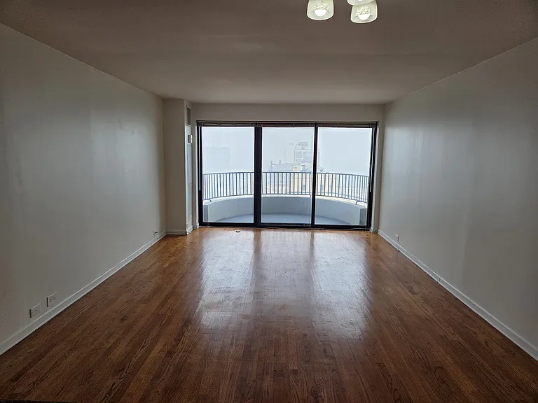 2020 N Lincoln Park W #23D — Photo 2