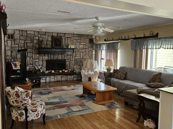21306 Tanglewood St, Saint Clair Shores, MI 48082