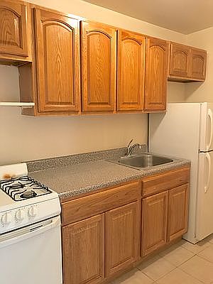1st image of 189-14 Crocheron Ave #611A