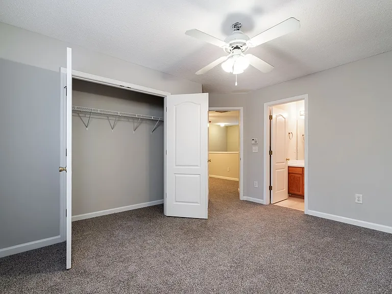 427 Red Coat Ln — Photo 12