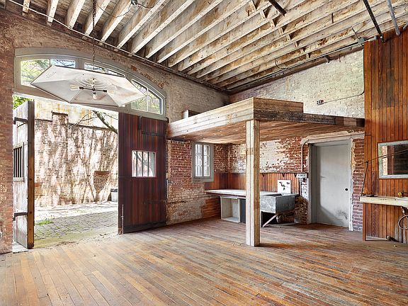 4th image of 31 Belvidere St #1