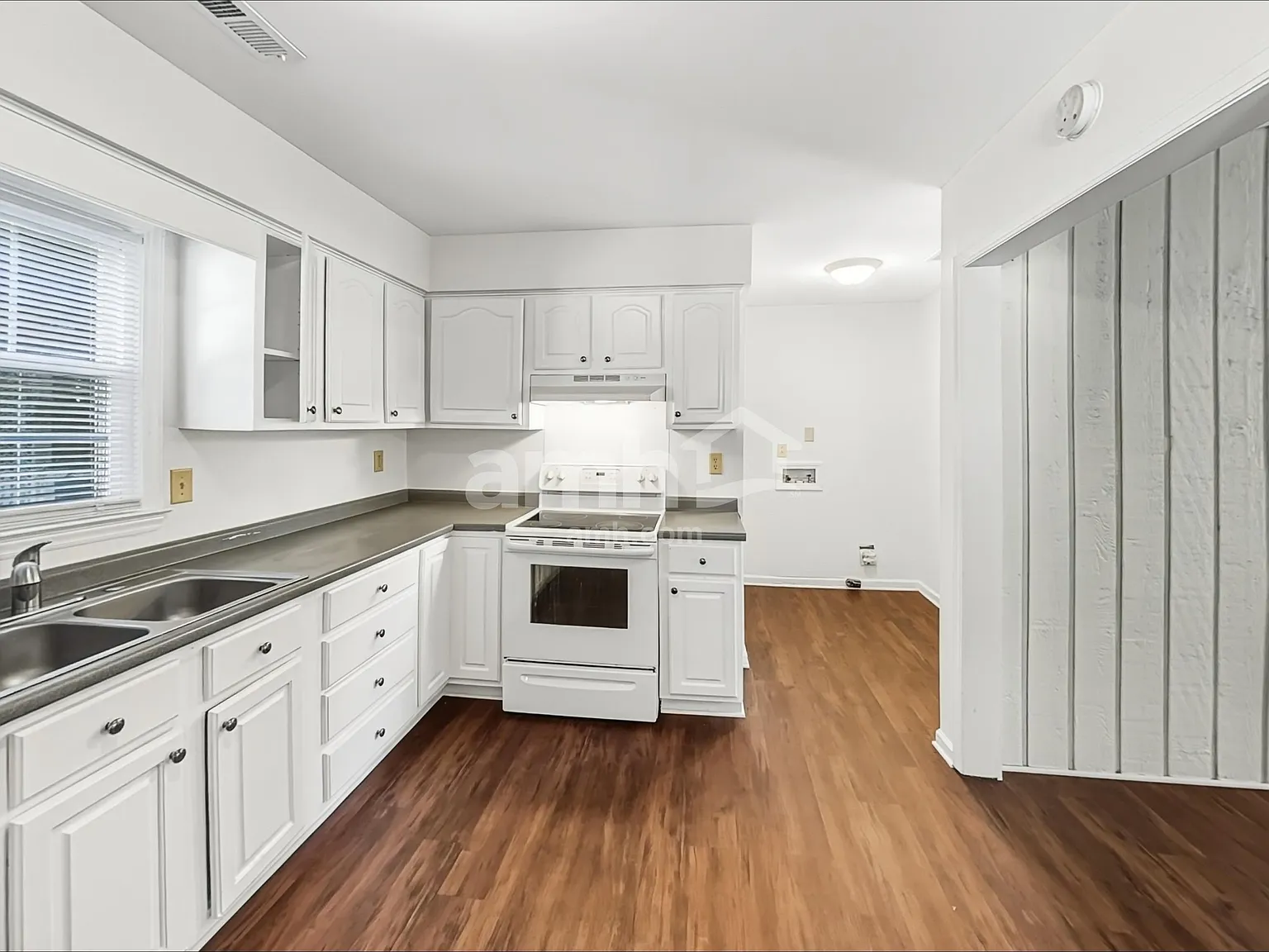 3 bed, 2.0 bath, 1504 sqft, $2,075 — Photo 4