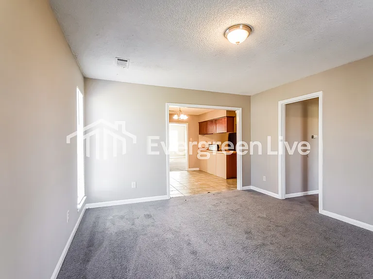 2724 Van Der Veer Dr — Photo 7