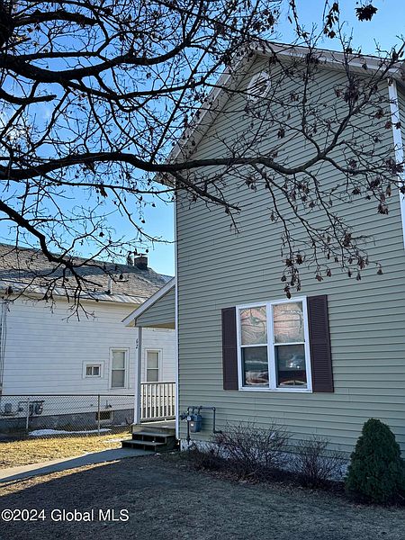 3rd image of 62 Mohican Street