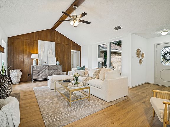 3rd image of 4106 Azalea Ln