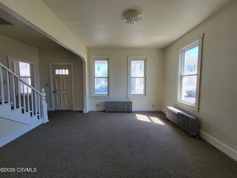 995 Center Ave — Photo 6