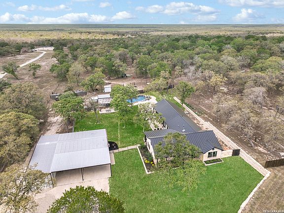 4th image of 736 Capote Oaks