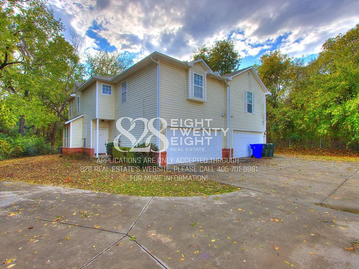 Building Photo - 2920 Oak Tree Ave #2928