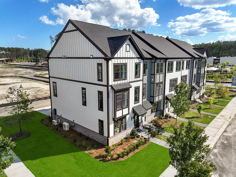 421 Talbot Dr — Photo 38