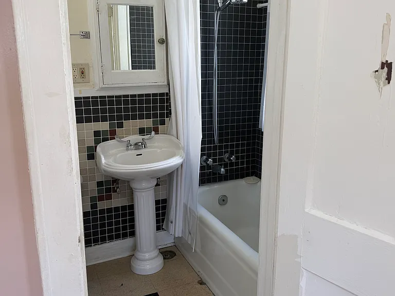 1405 Massachusetts St #3 — Photo 6