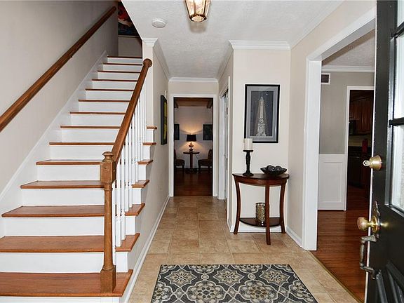 3rd image of 8645 Lansdowne Ct