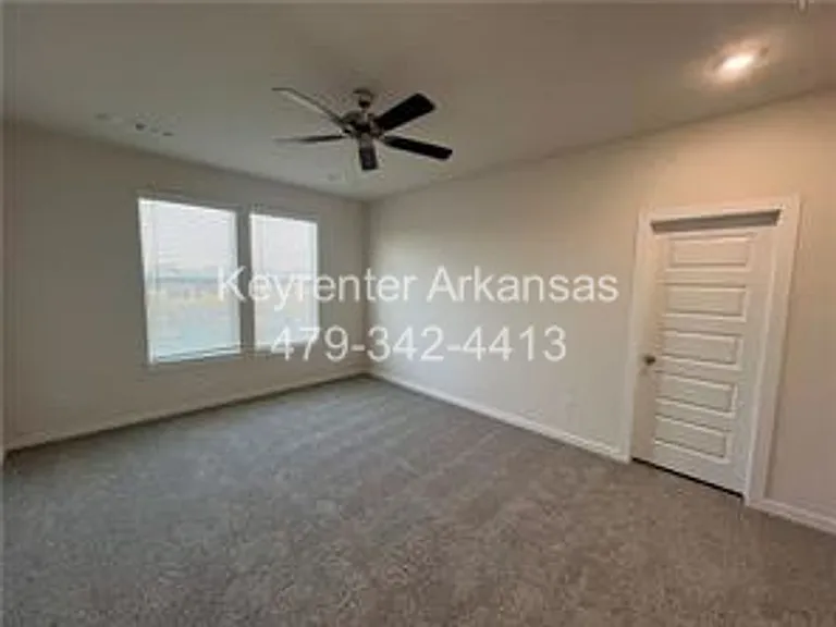 4808 Planetree St — Photo 9