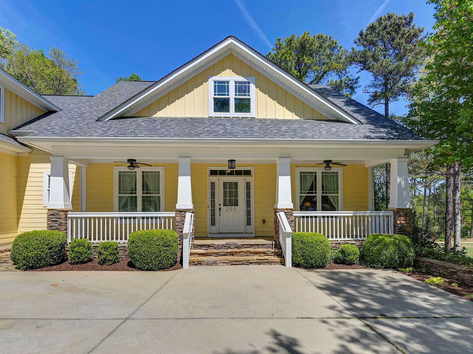 209 High Pointe Dr