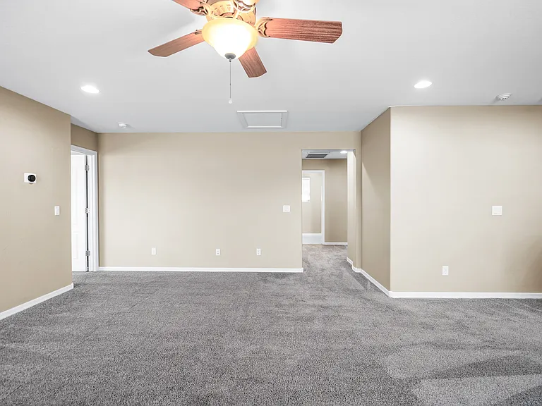 906 E Del Rio St — Photo 31