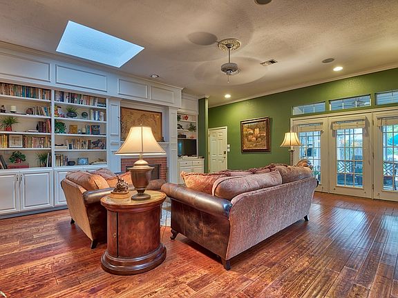 2nd image of 118 Bent Oak Ln